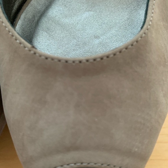 Stuart Weitzman - Women’s Suede Platform Sandals (taupe - size 6 1/2) - Picture 3 of 6